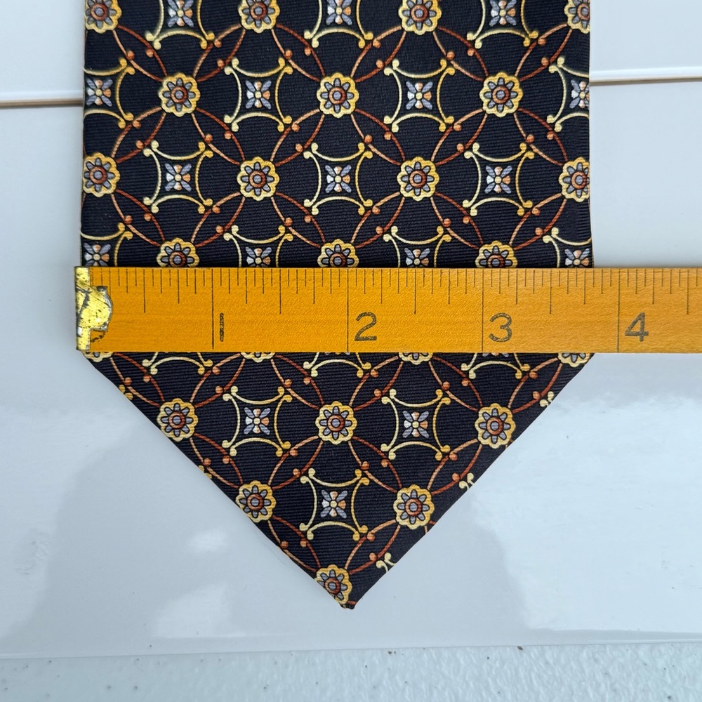 Jos A. Bank Silk Tie Made in USA Classic Gold Medallion Repeating Pattern Black - Picture 5 of 5